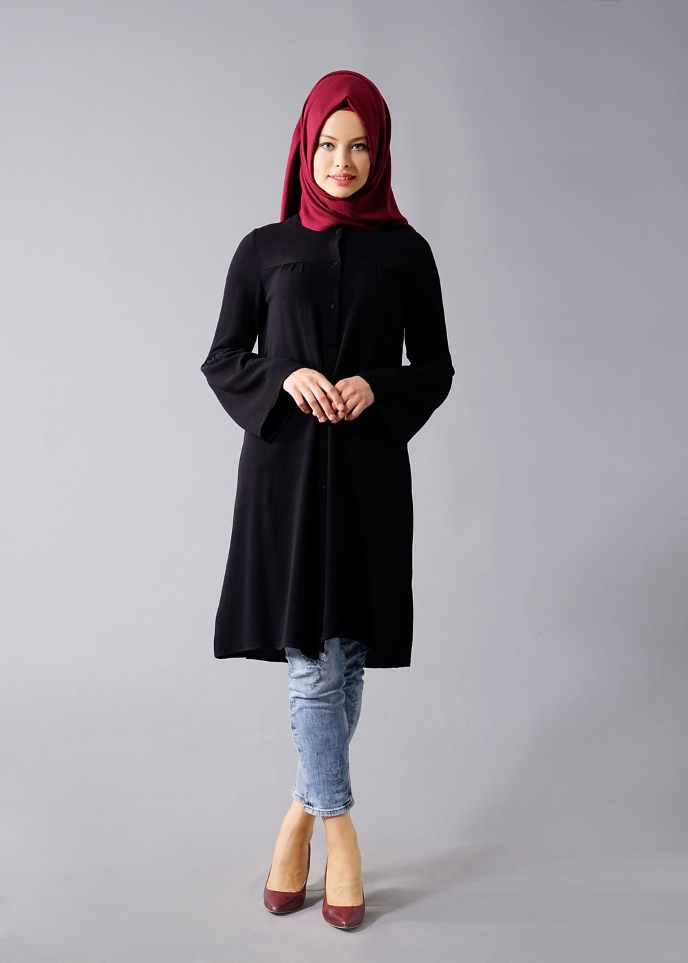 Tesettür giyim SİYAH T 281 Hewes Line- Hakim Yaka Düğmeli Tesettür Tunik