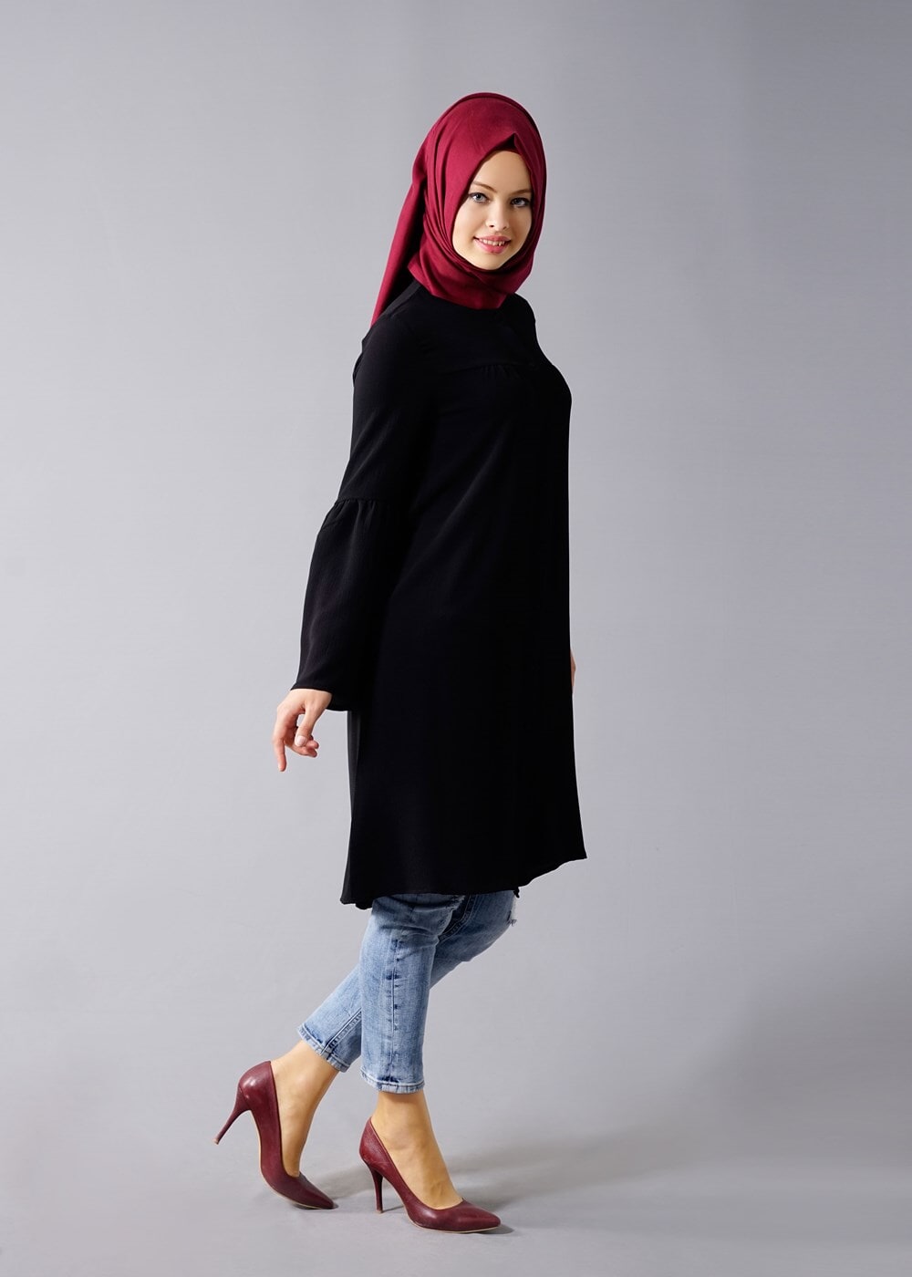 Tesettür giyim SİYAH T 281 Hewes Line- Hakim Yaka Düğmeli Tesettür Tunik