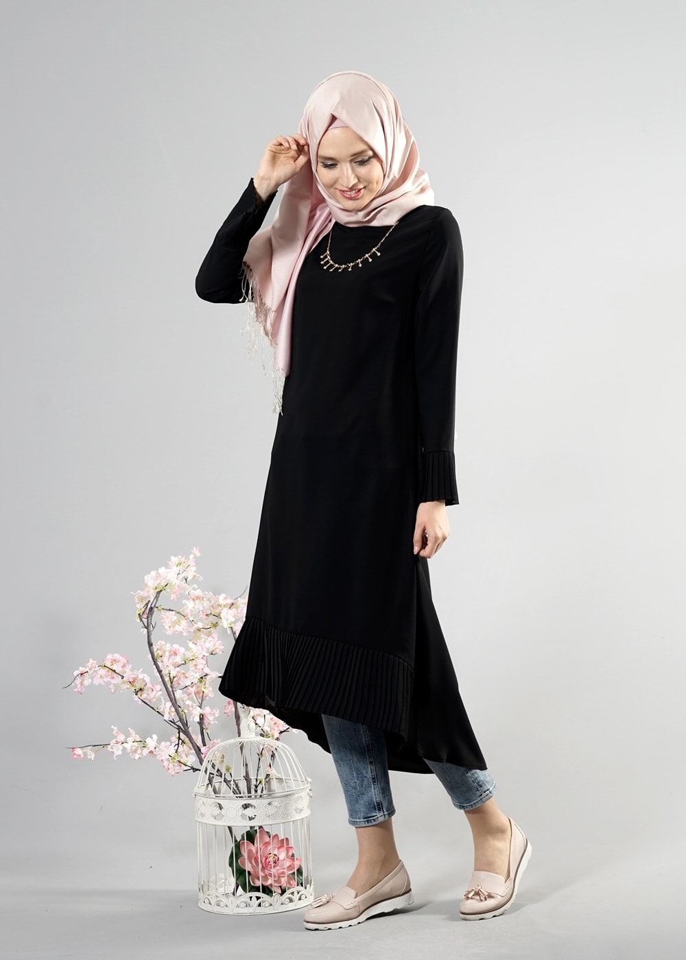 Tesettür giyim SİYAH T 287 Hewes Line Pilise Detaylı Tunik