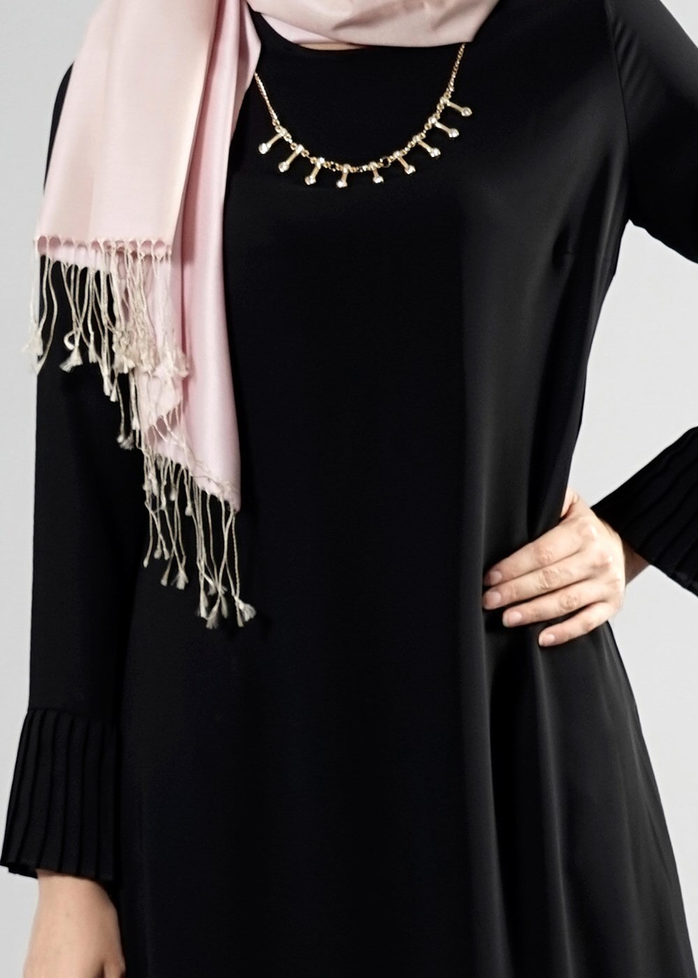 Tesettür giyim SİYAH T 287 Hewes Line Pilise Detaylı Tunik