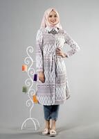 Tesettür giyim PUDRA T 285-1 Hewes Line Şerit Desen Düğmeli Tunik
