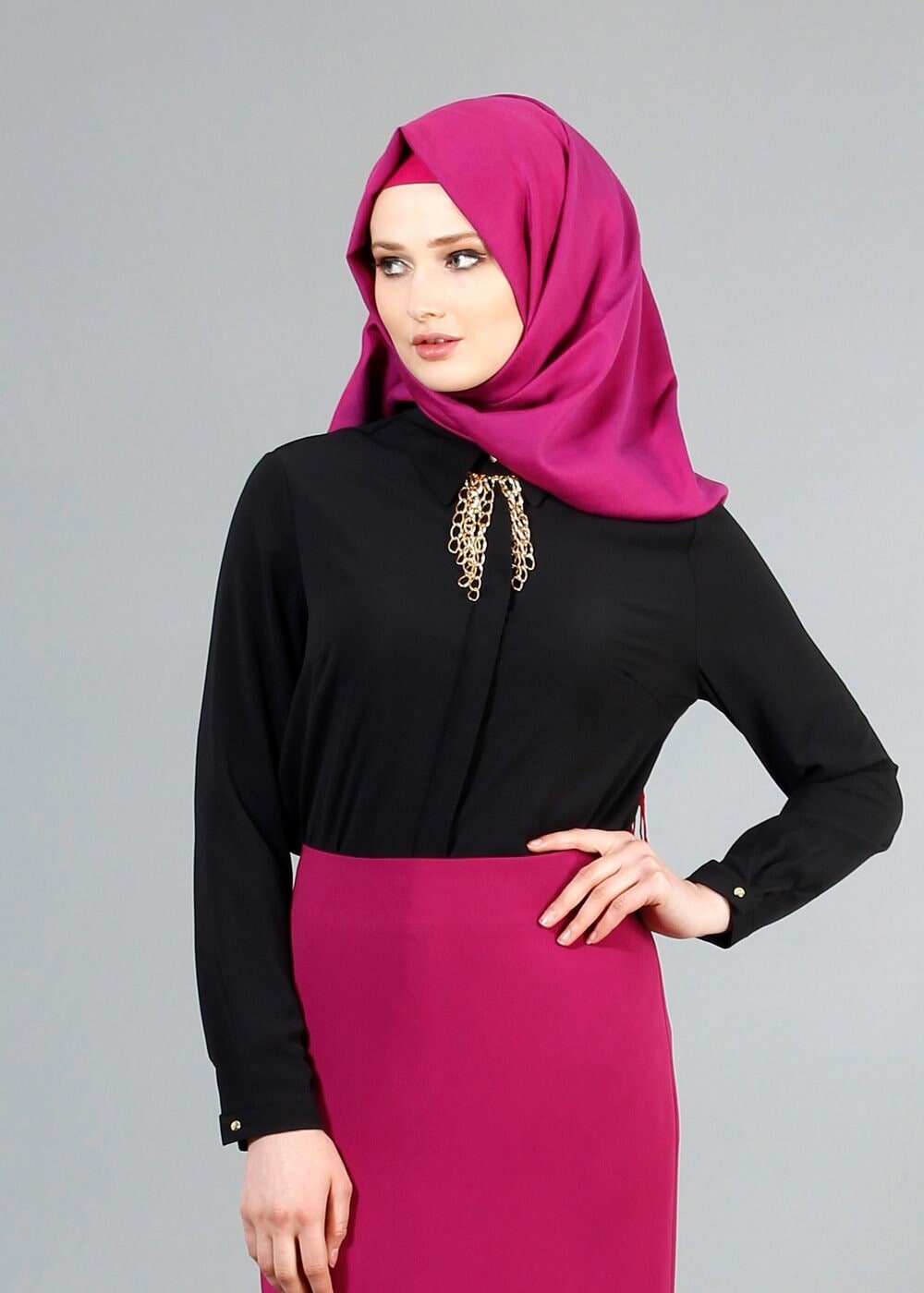 Tesettür giyim SİYAH T 6545 ModaBu Zincir Aksesuarlı Bluz