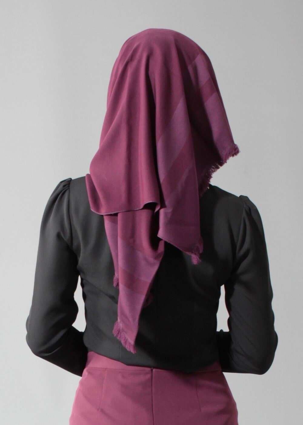 Tesettür giyim SİYAH T 6564 ModaBu Bebe Yaka Zincirli Bluz