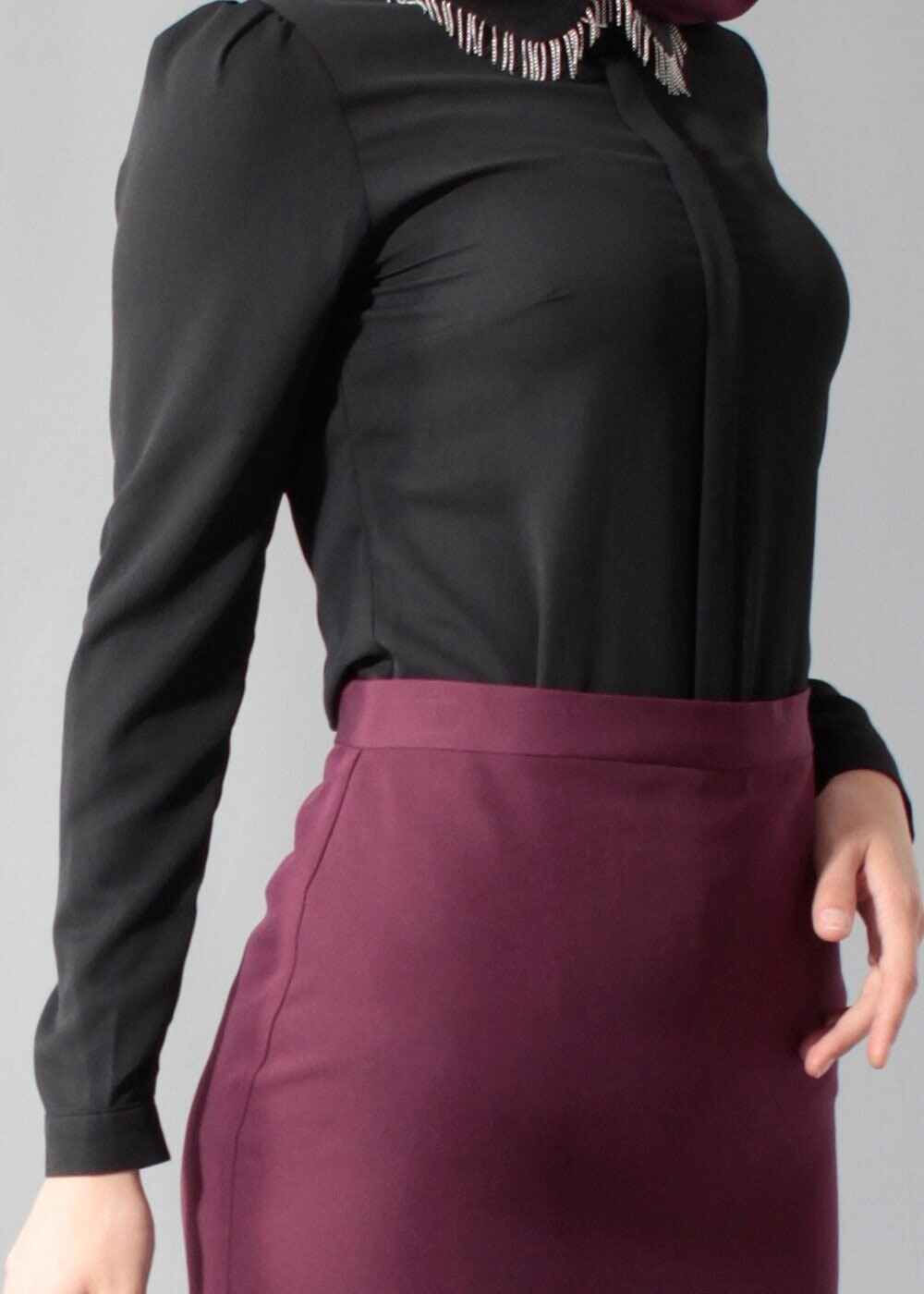 Tesettür giyim SİYAH T 6564 ModaBu Bebe Yaka Zincirli Bluz