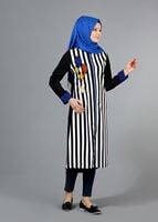 Tesettür giyim LACİVERT T 8342-1 ModaBu Aplik Nakışlı Fermuarlı Tunik