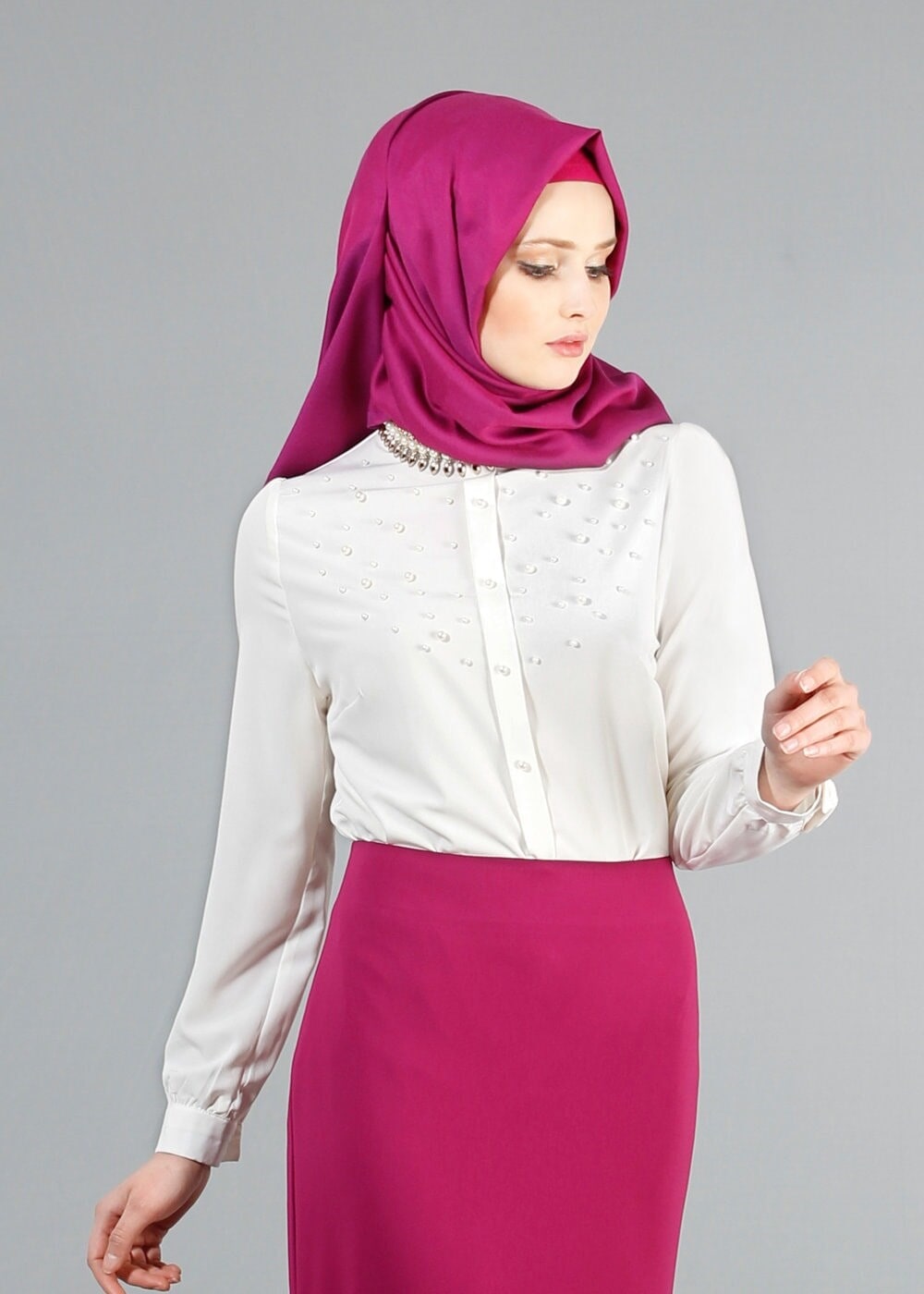Tesettür giyim EKRU T 867 Mısra Hakim Yaka İnci Aksesuarlı Bluz