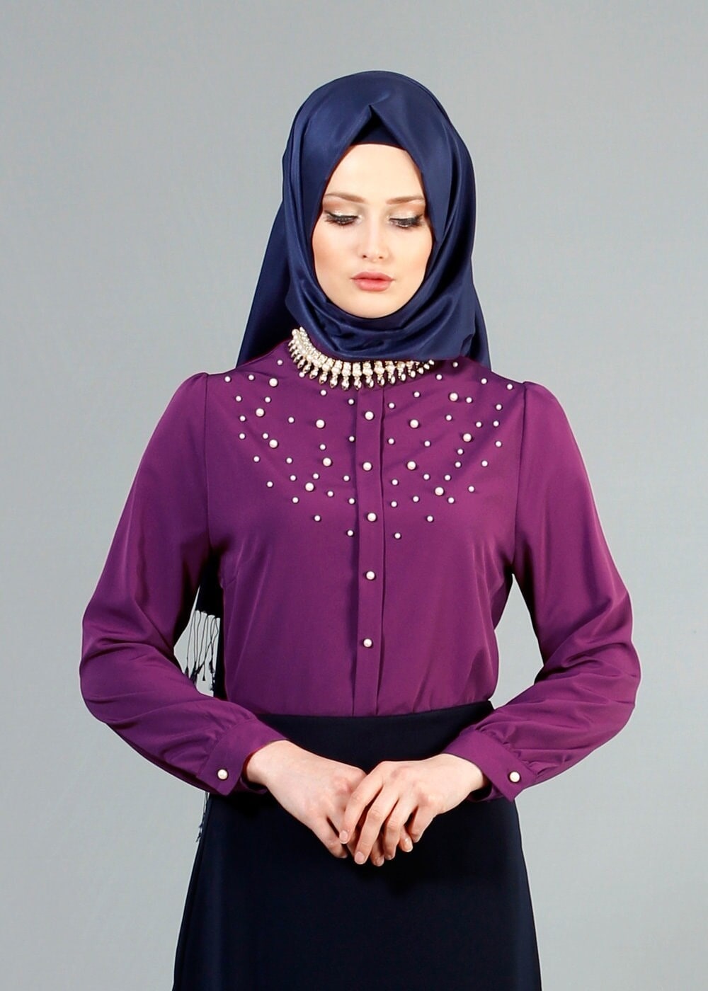 Tesettür giyim MÜRDÜM T 867 Mısra Hakim Yaka İnci Aksesuarlı Bluz
