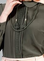 Tesettür giyim HAKİ Dantelli Bağcıklı Bluz 926 