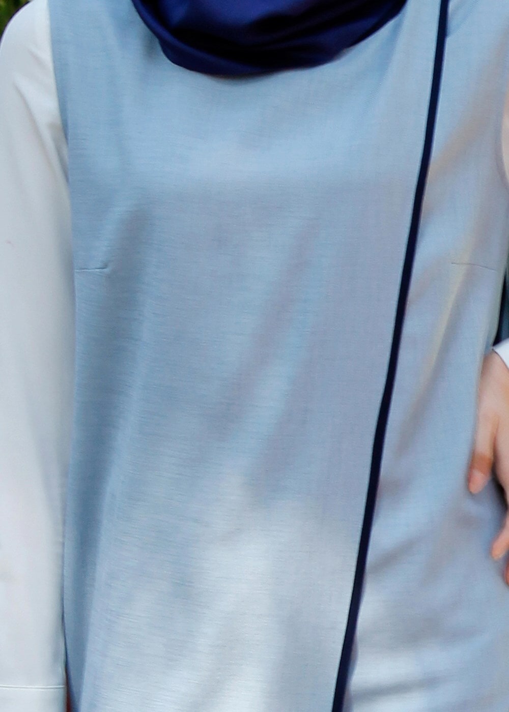 Tesettür giyim MAVİ T 7475 Mısra Biyeli Kolsuz Yelek