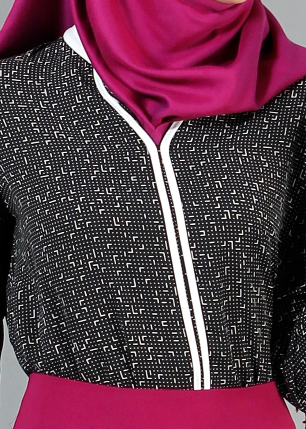 Tesettür giyim SİYAH T 8005 Mısra V Yaka Garnili Bluz