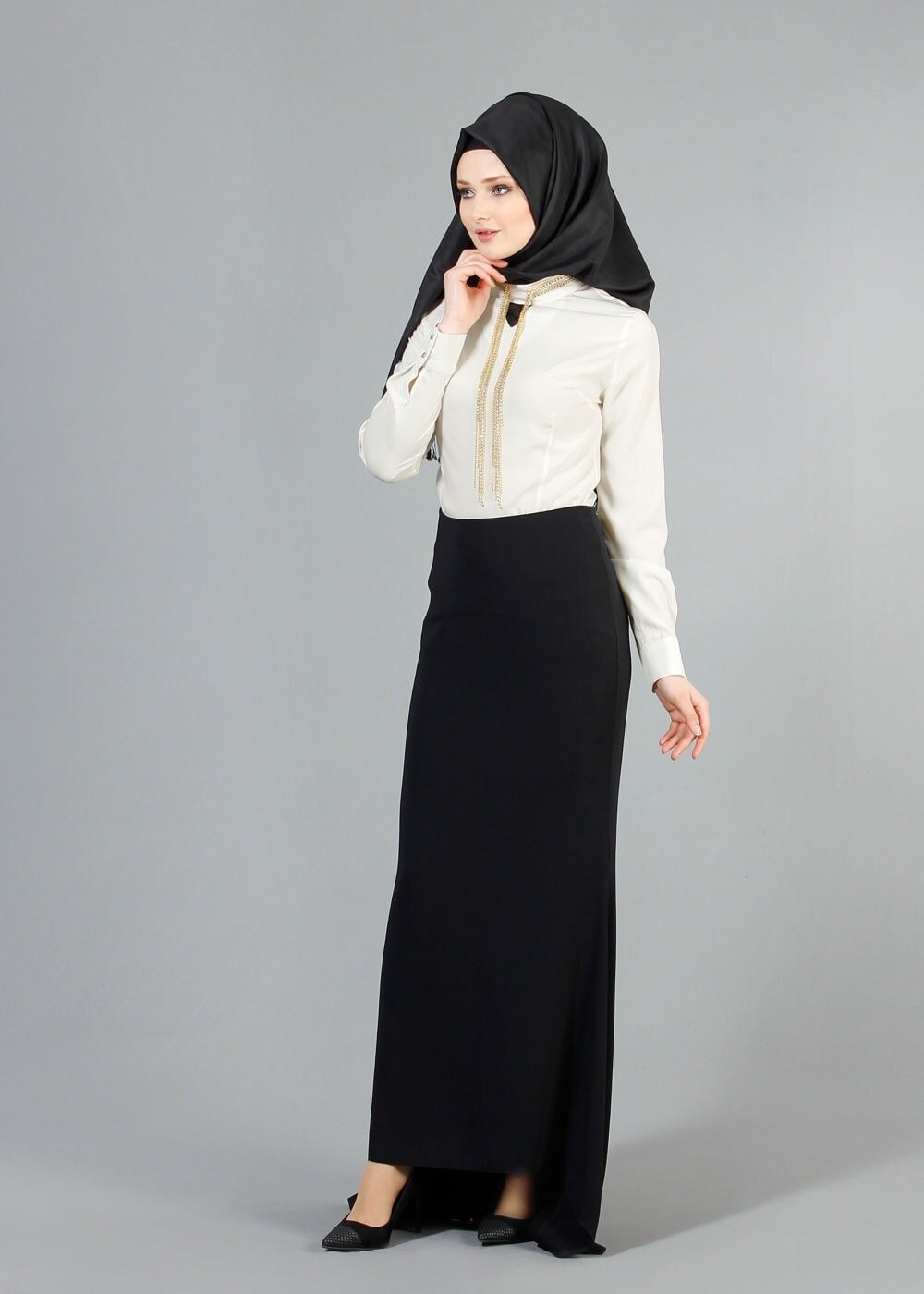 Tesettür giyim KREM HAKİM YAKA AKSESUARLI BLUZ 8017