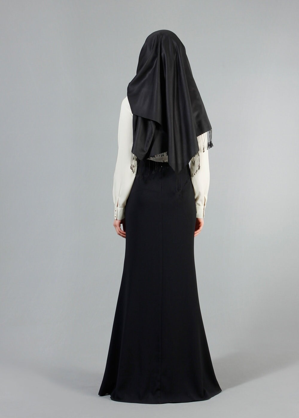 Tesettür giyim KREM HAKİM YAKA AKSESUARLI BLUZ 8017