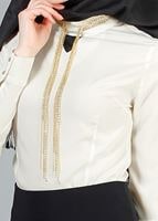 Tesettür giyim KREM HAKİM YAKA AKSESUARLI BLUZ 8017