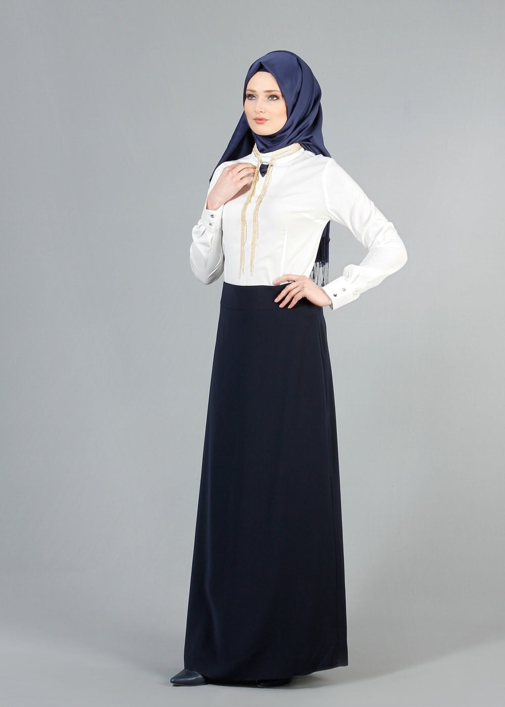 Tesettür giyim EKRU HAKİM YAKA AKSESUARLI BLUZ 8017