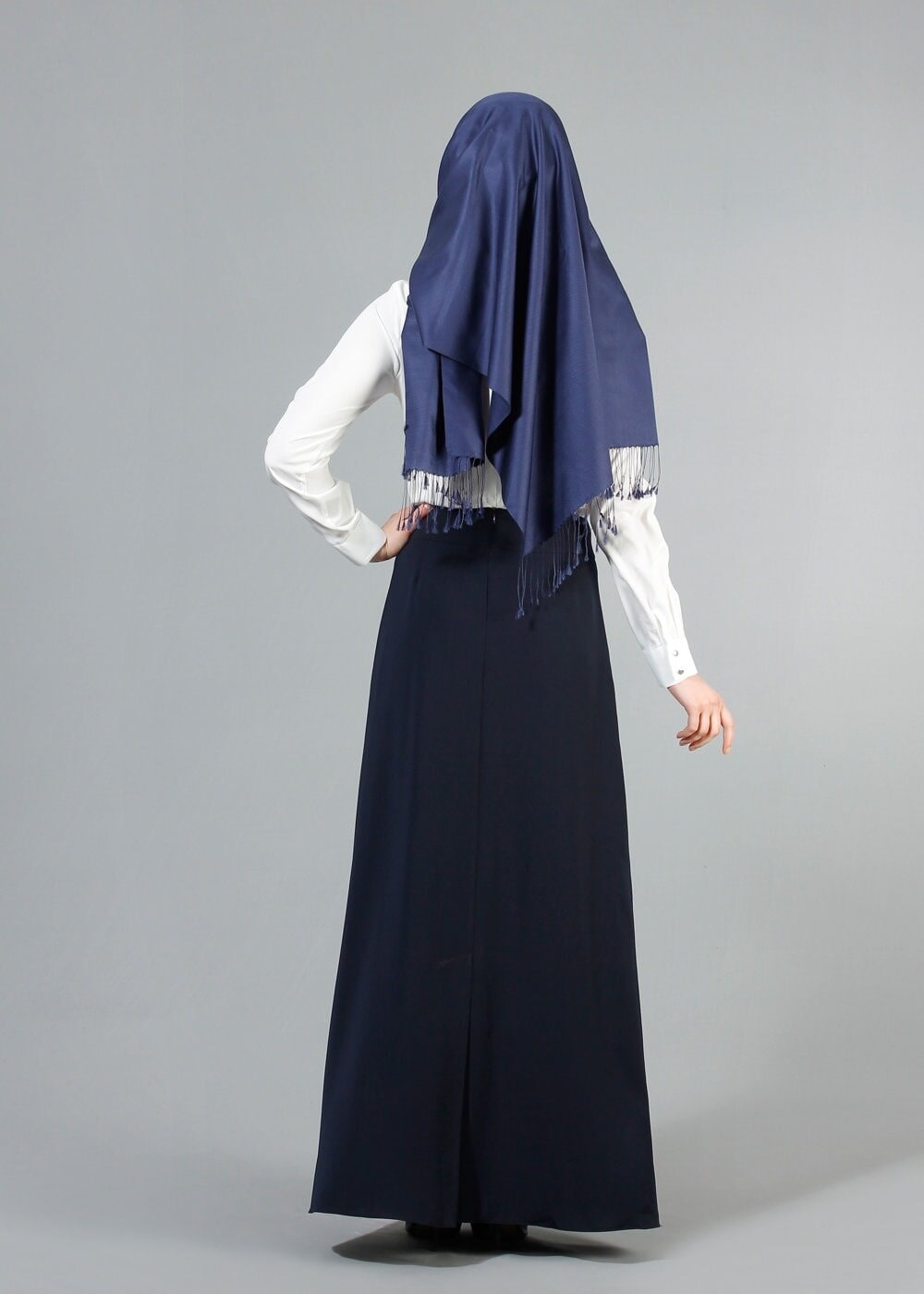 Tesettür giyim EKRU HAKİM YAKA AKSESUARLI BLUZ 8017