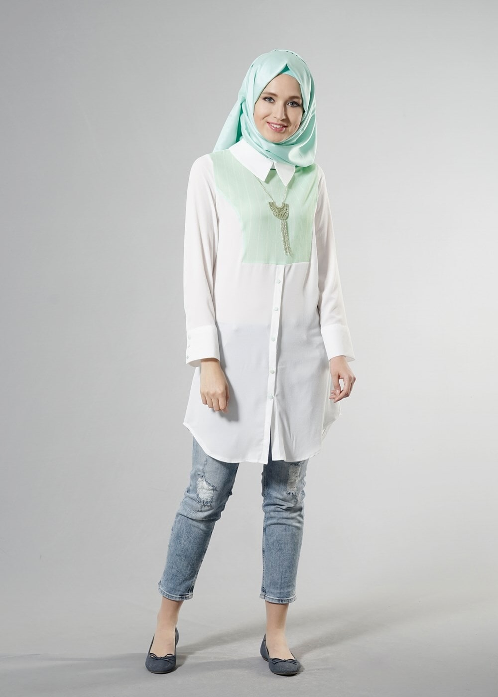 Tesettür giyim YEŞİL T 8132 Mısra Garnili Kolyeli Tunik