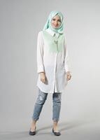 Tesettür giyim YEŞİL T 8132 Mısra Garnili Kolyeli Tunik