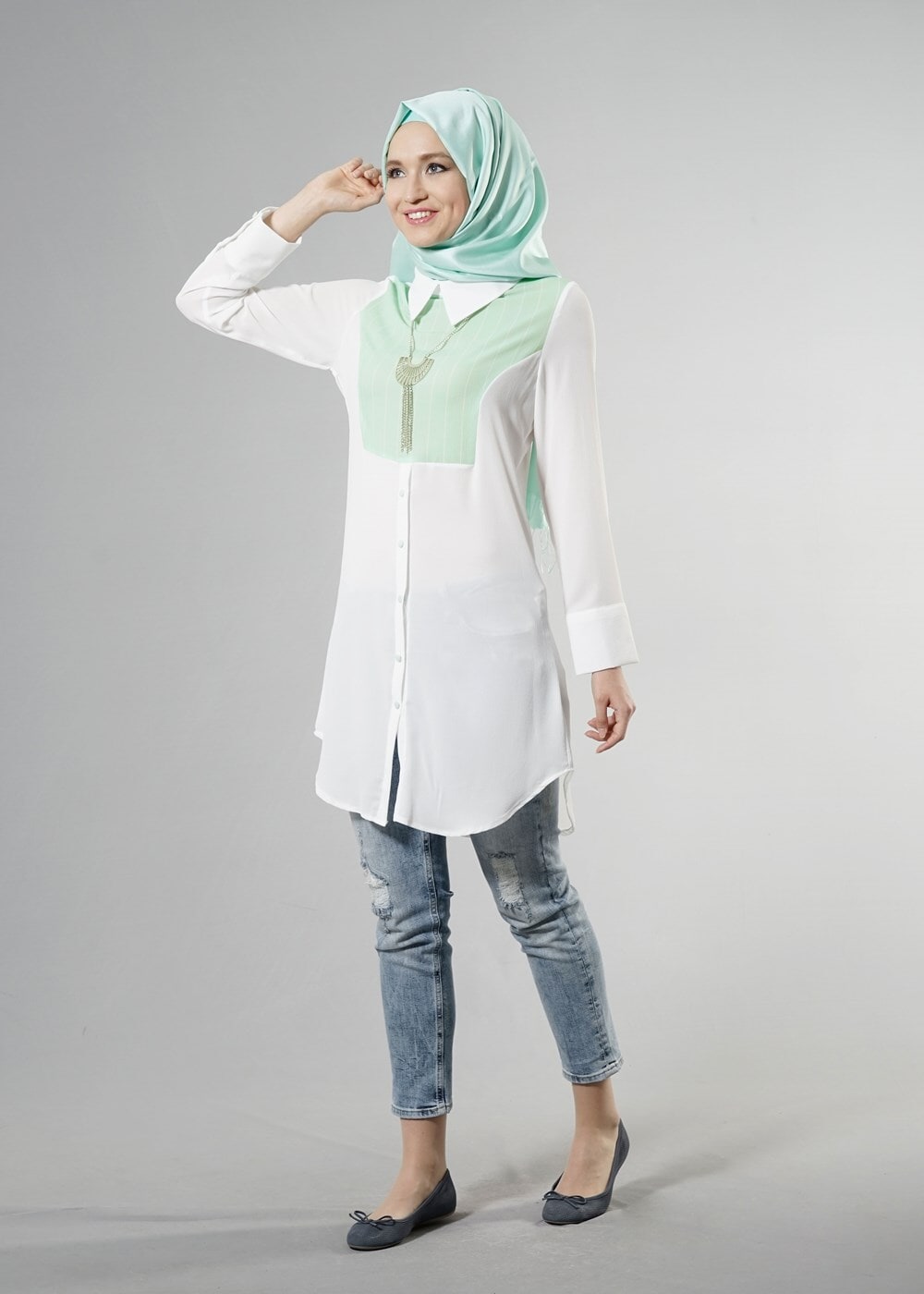 Tesettür giyim YEŞİL T 8132 Mısra Garnili Kolyeli Tunik