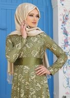 Tesettür giyim HAKİ KUŞAKLI DANTEL ABİYE ELBİSE 2341 