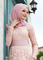 Tesettür giyim PUDRA KUŞAKLI DANTEL ABİYE ELBİSE 2341 