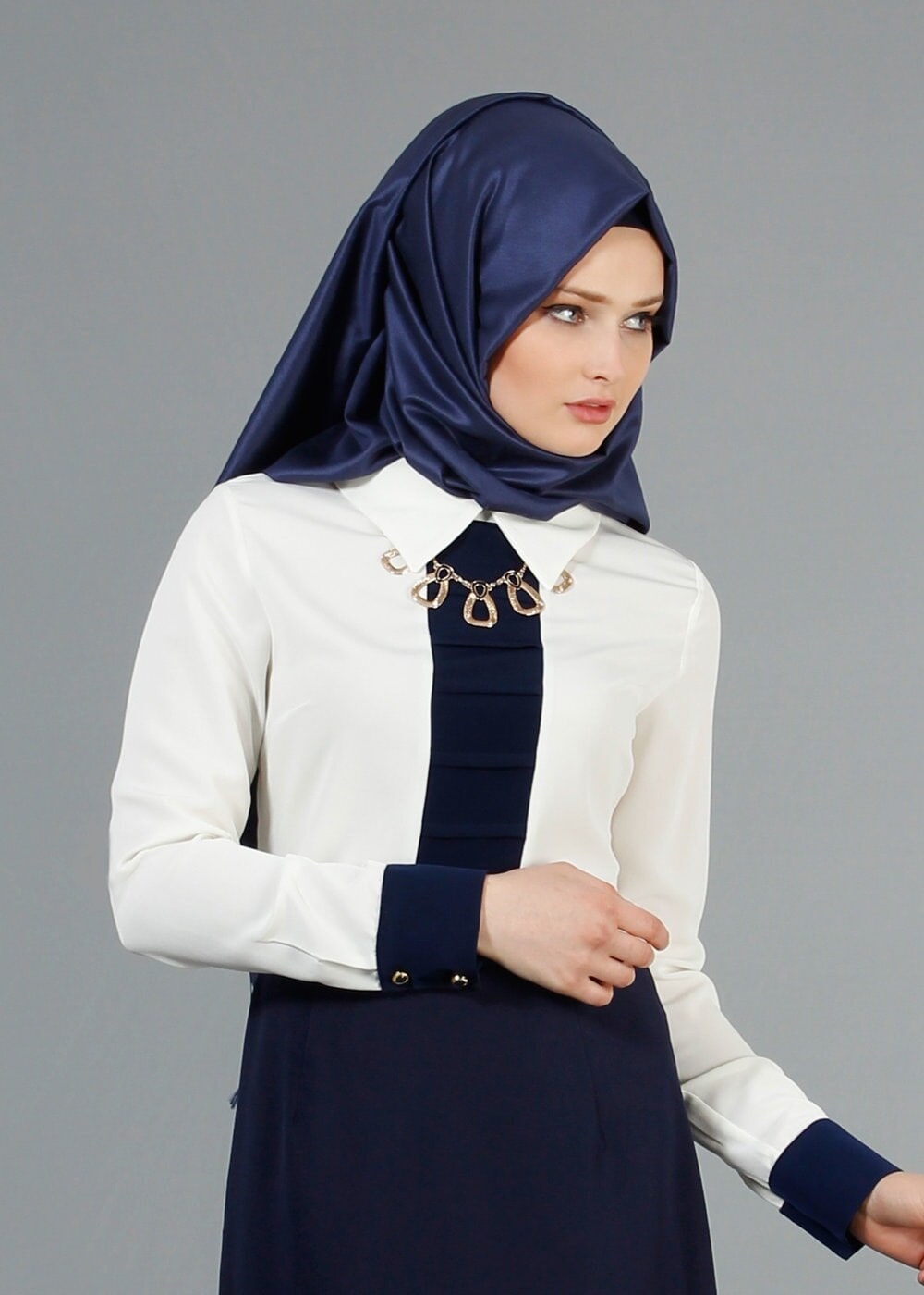 Tesettür giyim KREM T 494 Filizler Erkek Yaka Kolyeli Bluz