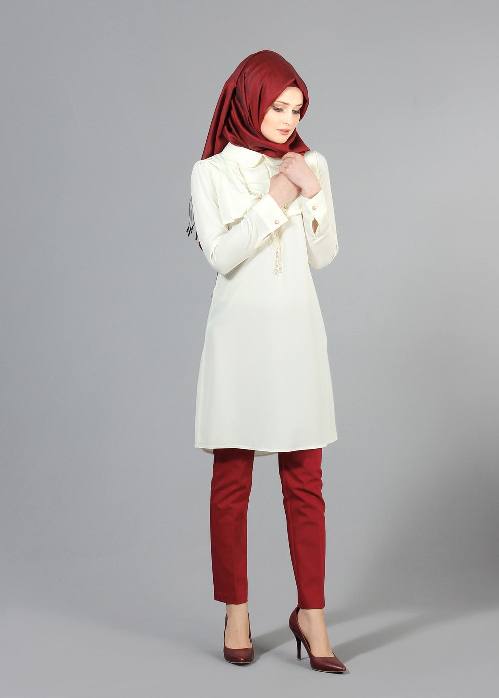 Tesettür giyim KREM T 3061 Öztaşgın Bebe Yaka Kolyeli Tunik