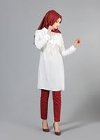 Tesettür giyim EKRU T 3061 Öztaşgın Bebe Yaka Kolyeli Tunik