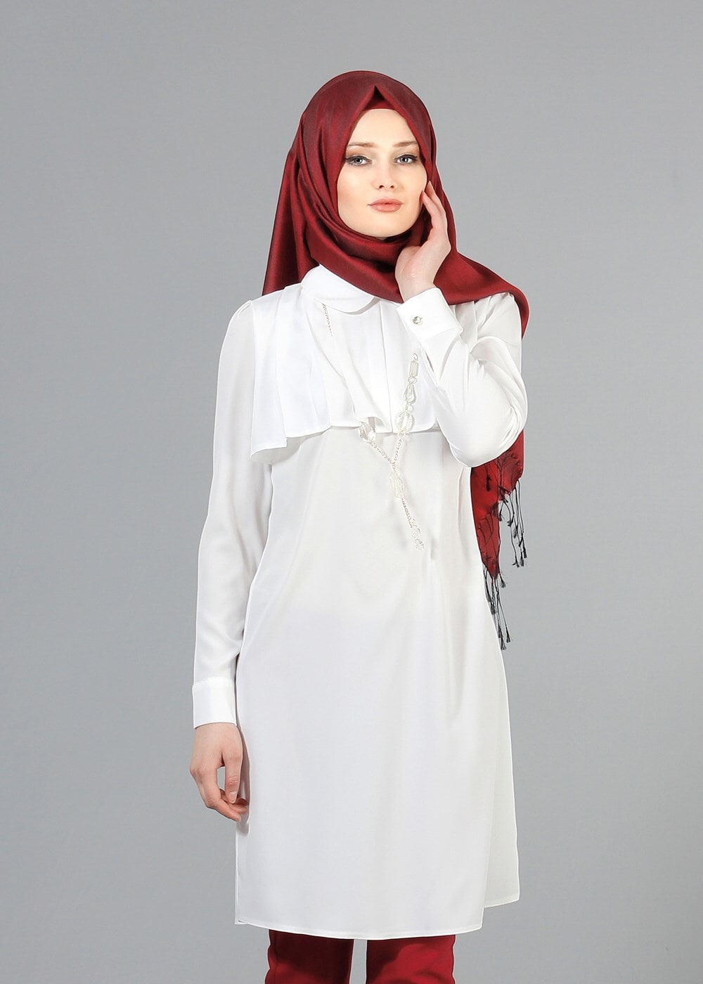 Tesettür giyim EKRU T 3061 Öztaşgın Bebe Yaka Kolyeli Tunik