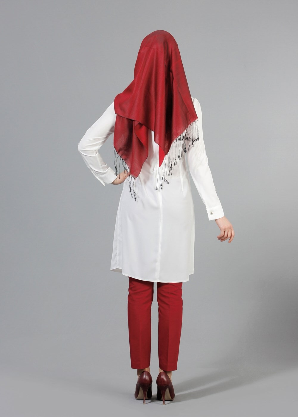 Tesettür giyim EKRU T 3061 Öztaşgın Bebe Yaka Kolyeli Tunik