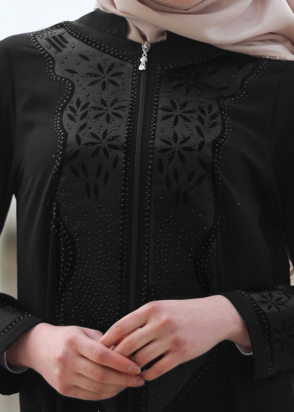 Tesettür giyim SİYAH T 15555 Öztaşgın Taş İşlemeli Hakim Yaka Ferace