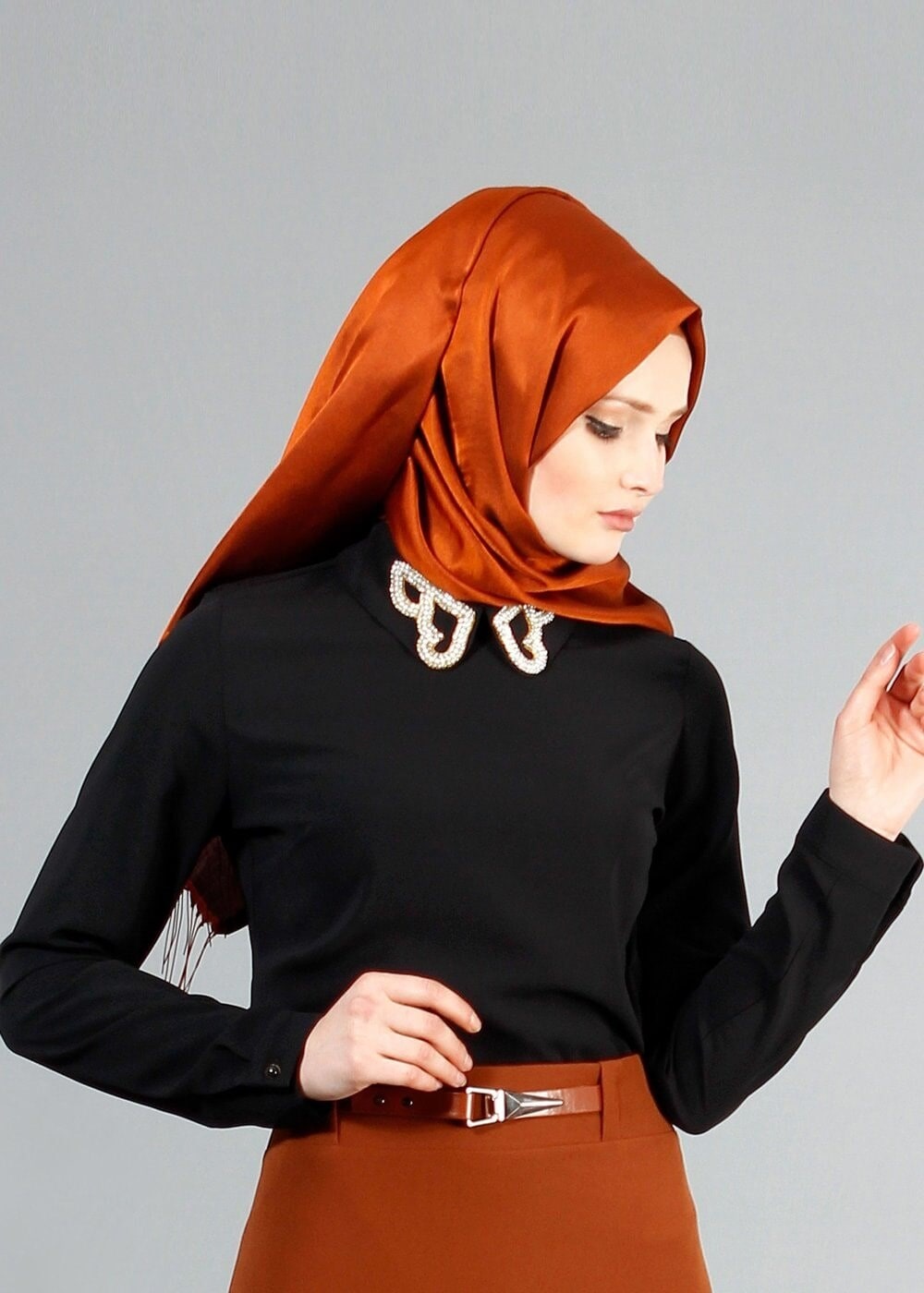 Vêtements hijab NOIR BLOUSE COL BRODÉ 8728