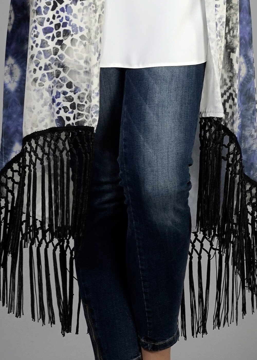 Tesettür giyim LACİVERT PÜSKÜL DETAYLI DESENLİ TUNİK 4584 