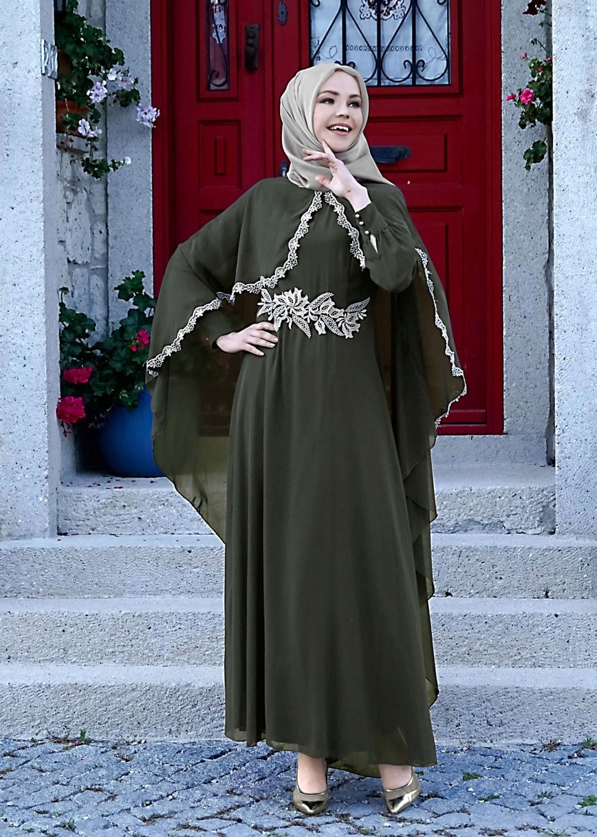 Tesettür giyim HAKİ T 52436 Fy Collection-Dantel Detaylı Pelerinli Abiye