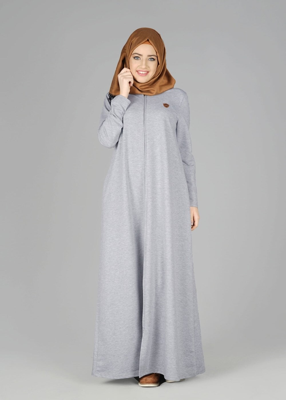 Tesettür giyim GRİ FERMUARLI KAPÜŞONLU FERACE 25106