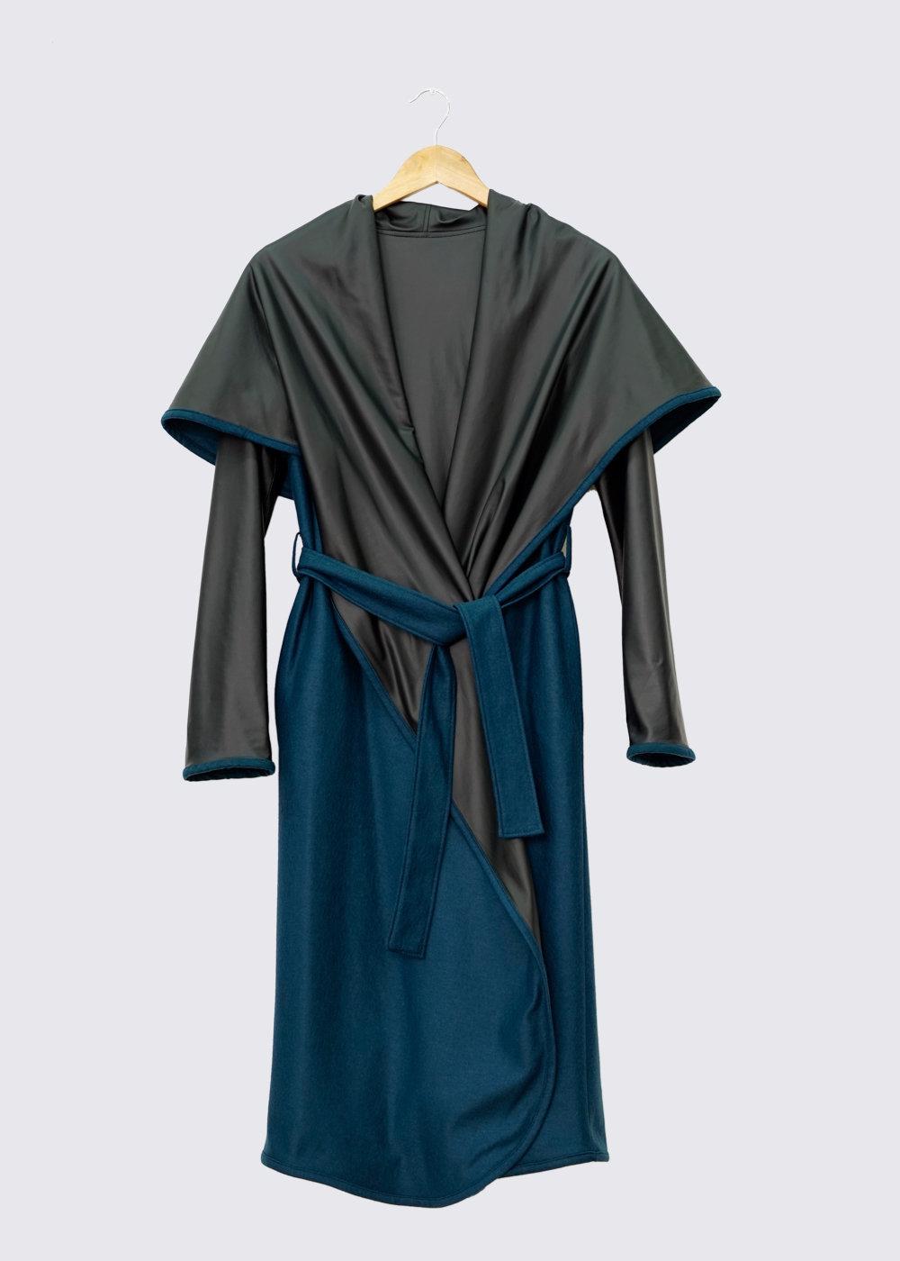 Tesettür giyim MAVİ DERİ DETAYLI KUŞAKLI KABAN 9313