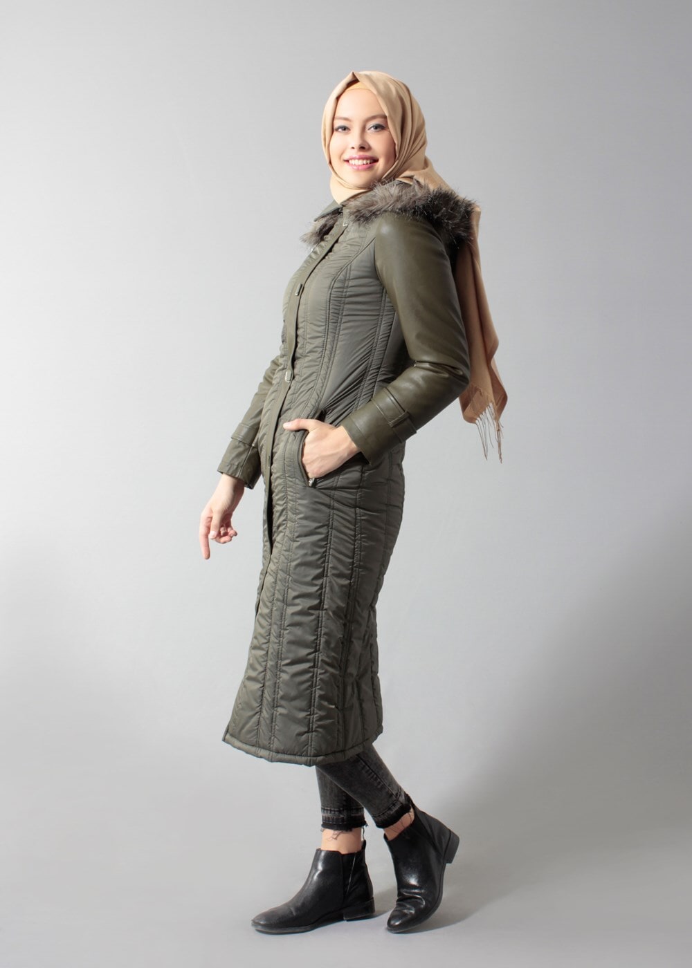 Tesettür giyim HAKİ KAPÜŞONLU ŞİŞME KABAN 9361