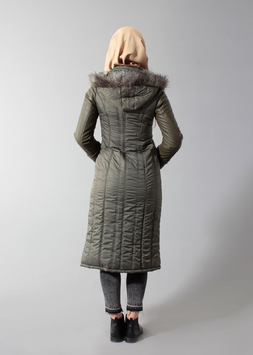 Tesettür giyim HAKİ KAPÜŞONLU ŞİŞME KABAN 9361