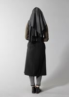 Tesettür giyim HAKİ ZİKZAK DESENLİ FERMUARLI BELİ BAĞCIKLI KABAN 9364