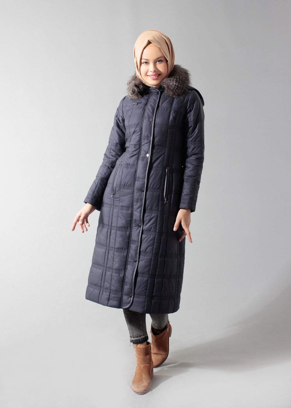 Tesettür giyim LACİVERT KAPÜŞONLU KEMERLİ ŞİŞME KABAN 9376 