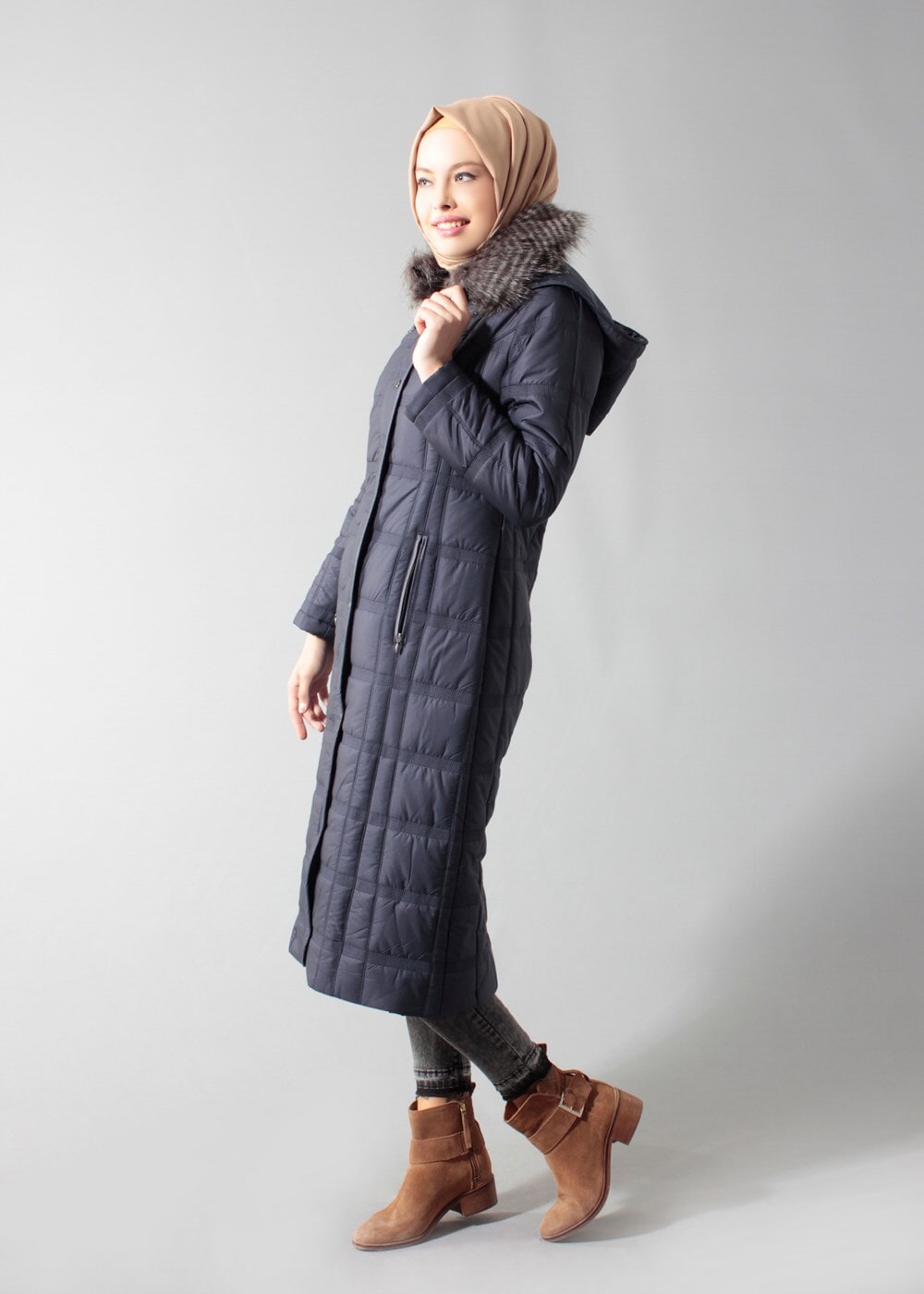 Tesettür giyim LACİVERT KAPÜŞONLU KEMERLİ ŞİŞME KABAN 9376 