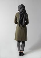 Tesettür giyim YEŞİL KEMERLİ KAZAYAĞI DESENLİ KABAN 9430