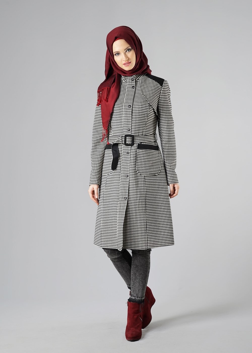 Tesettür giyim SİYAH KEMERLİ KAZAYAĞI DESENLİ KABAN 9430