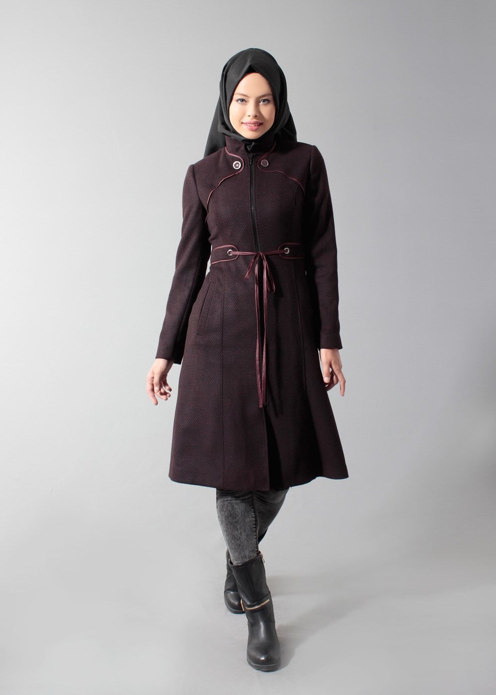 Tesettür giyim SİYAH YAKASI DÜĞMELİ BAĞCIKLI KABAN 9437 