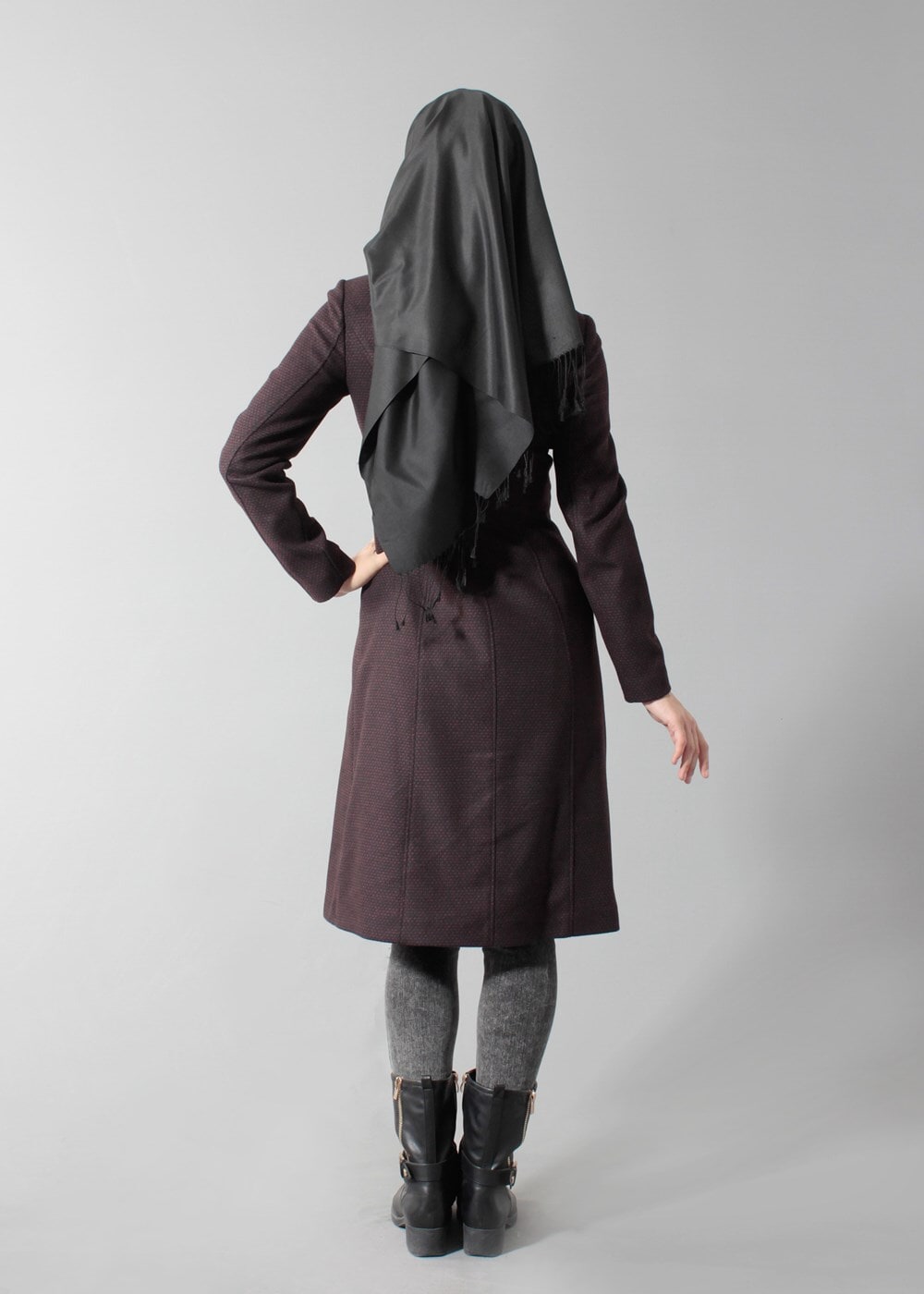 Tesettür giyim SİYAH YAKASI DÜĞMELİ BAĞCIKLI KABAN 9437 