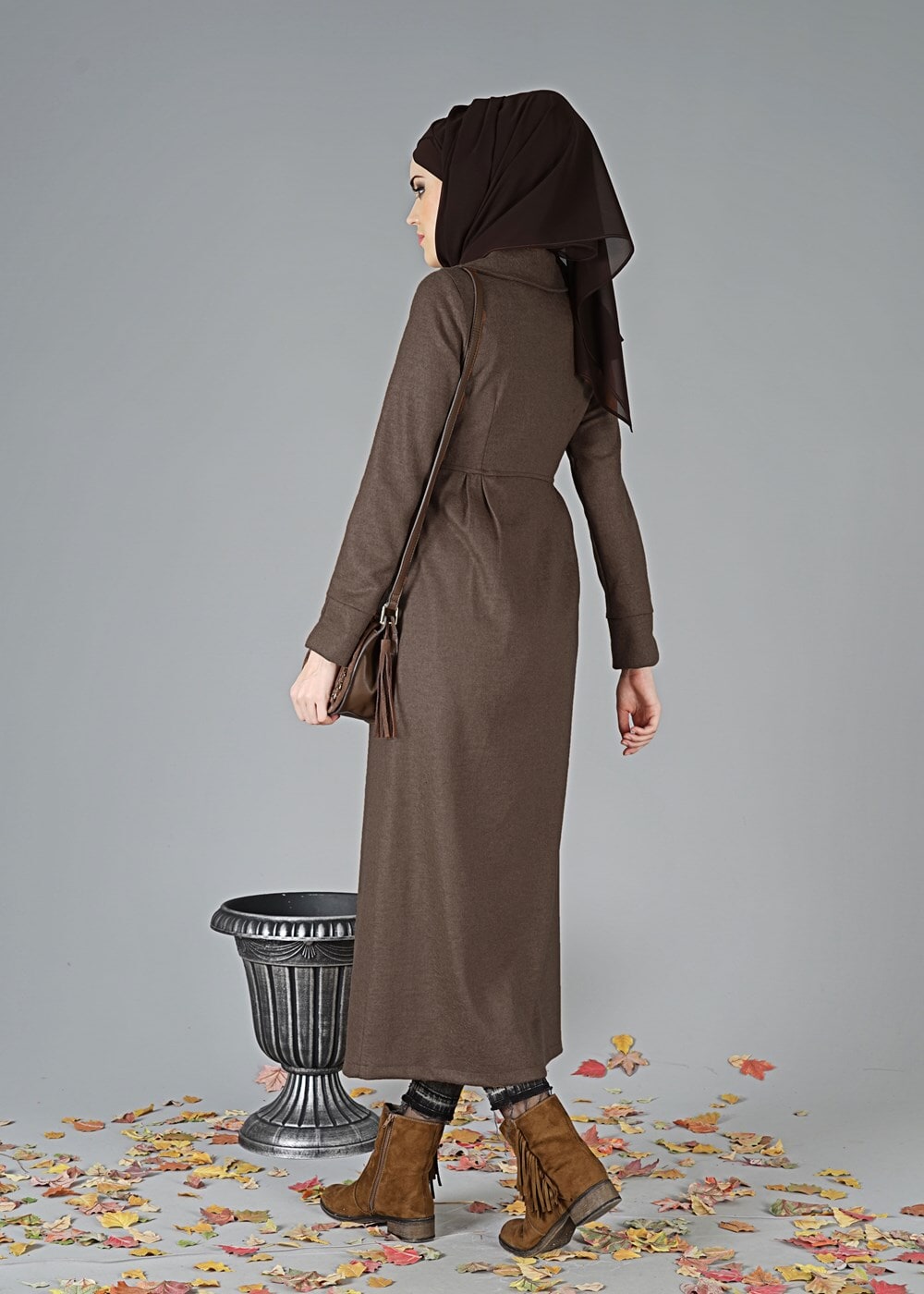 Tesettür giyim KAHVE BEBE YAKA DÜĞMELİ KABAN 9011