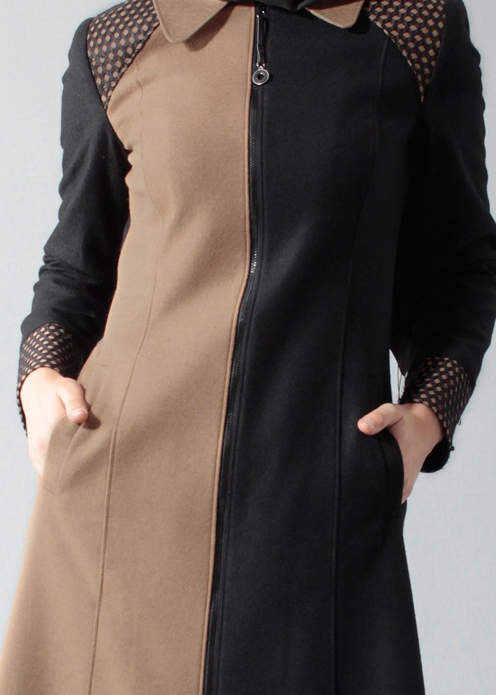 Tesettür giyim KAHVE SİVRİ YAKA İKİ RENKLİ FERMUARLI MANTO 9358 