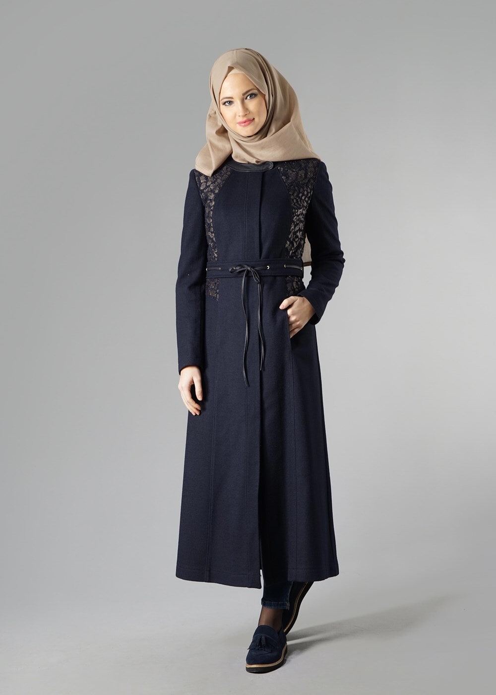 Tesettür giyim LACİVERT İŞLEMELİ BAĞCIKLI BİSİKLET YAKA MANTO 9362
