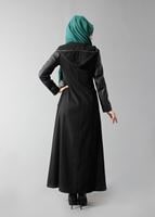 Tesettür giyim SİYAH FERMUARLI KAPÜŞONLU KOLLARI DERİ MANTO 9416