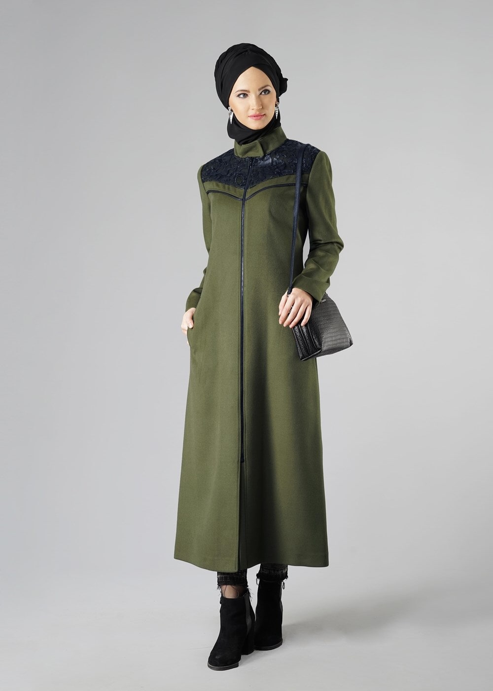 Tesettür giyim YEŞİL BALIKÇI YAKA ÜSTÜ KABARTMALI KAŞE KABAN 9431