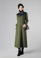 Tesettür giyim YEŞİL BALIKÇI YAKA ÜSTÜ KABARTMALI KAŞE KABAN 9431